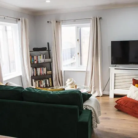Sienna Haven 2 Bed 1 Bath - Netflix - Free Parking Apartment Birmingham