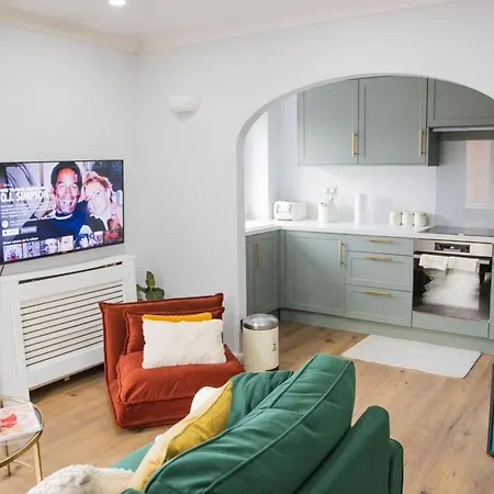 Sienna Haven 2 Bed 1 Bath - Netflix - Free Parking Apartment