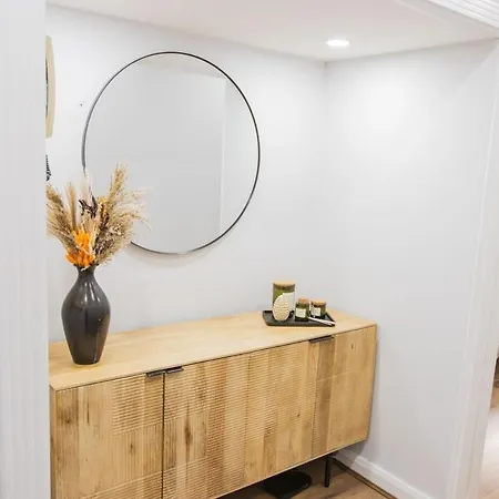 Sienna Haven 2 Bed 1 Bath - Netflix - Free Parking Apartment *