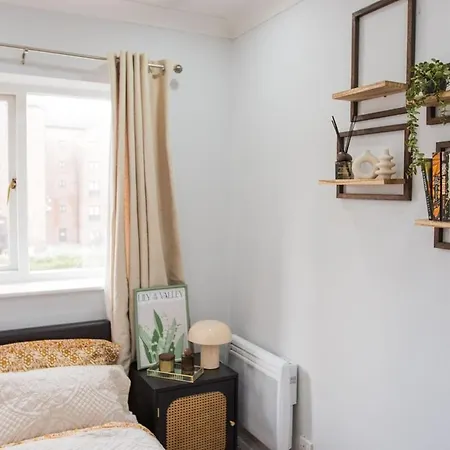 Sienna Haven 2 Bed 1 Bath - Netflix - Free Parking Apartment