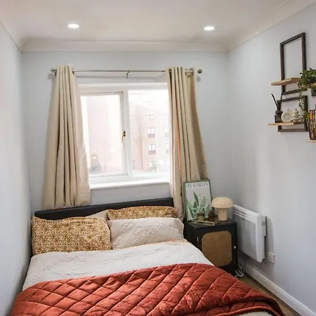 Sienna Haven 2 Bed 1 Bath - Netflix - Free Parking Apartment *
