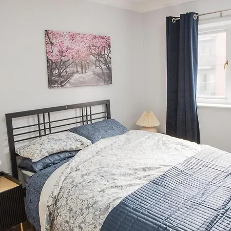 Sienna Haven 2 Bed 1 Bath - Netflix - Free Parking Apartment Birmingham