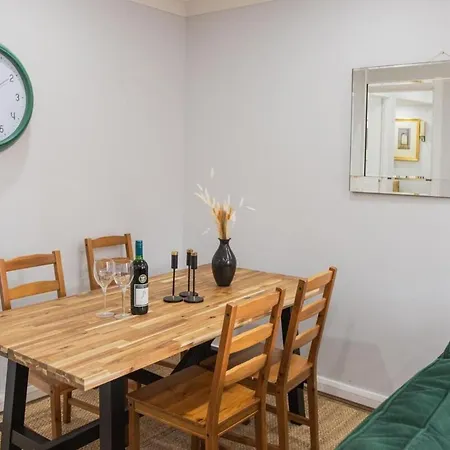 Sienna Haven 2 Bed 1 Bath - Netflix - Free Parking Apartment *